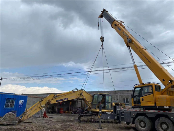 额尔古纳市25吨吊车的工作半径是多少？