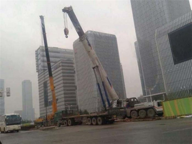 额尔古纳市25吨吊车能吊多重设备？