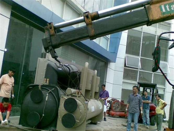 额尔古纳市随车吊和汽车吊的核心区别是什么？哪种更省钱？