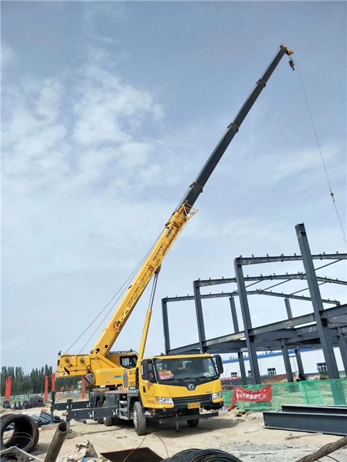 额尔古纳市超高层建筑钢结构吊装案例